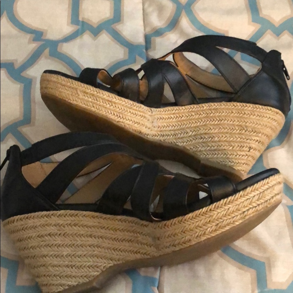 Black and Tan wedges 👡 - Picture 3 of 3